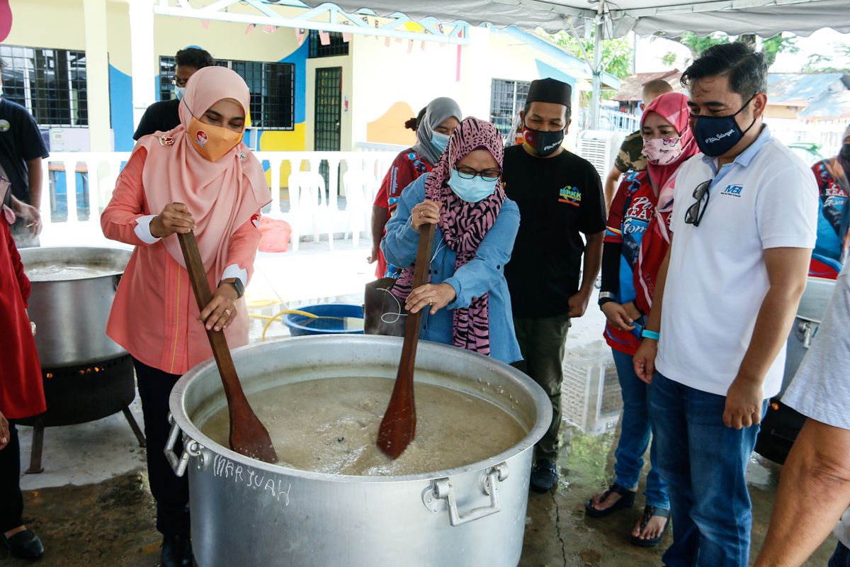 Pekawanis belanja lebih RM30,000 agih bubur lambuk