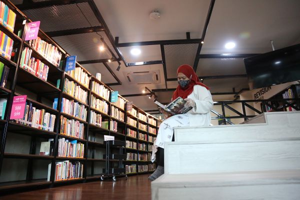 Lima lokasi santai buat si ulat buku