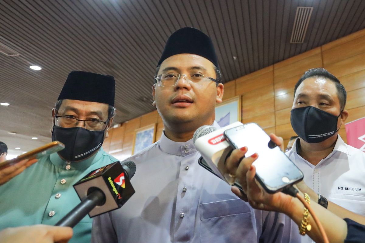 Caj vaksin untuk pekerja kilang, binaan