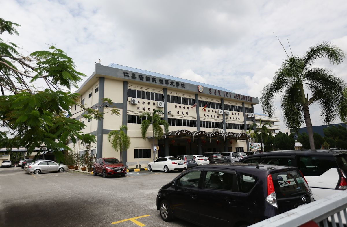 万众齐心搭建完善校园 仁小设备媲美城市学校