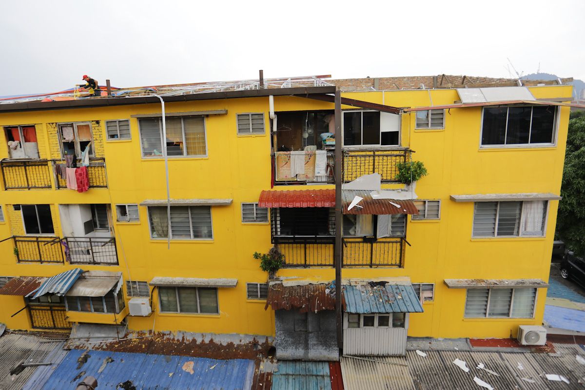 Penghuni Flat PKNS AU2 harap pembaikan bumbung siap menjelang raya