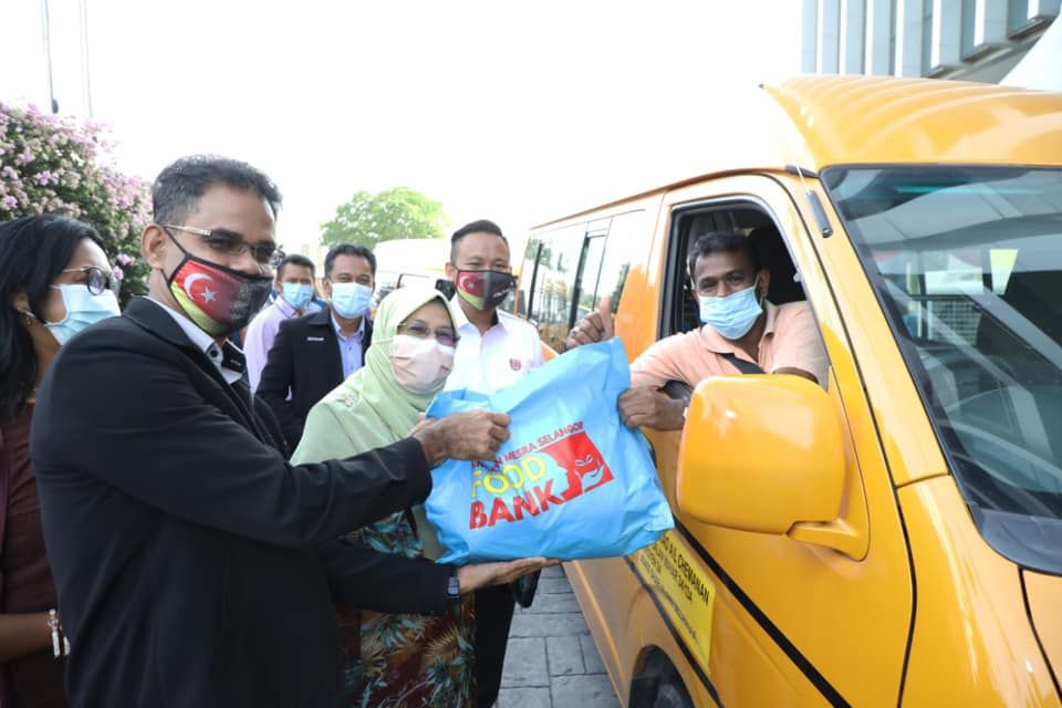 莎市厅235位司机 获雪政府援助食物篮