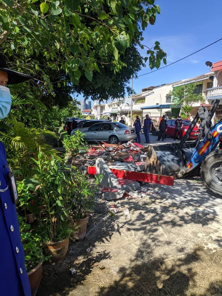 私自在公家地建神龛 士拉央市会拉大队拆除