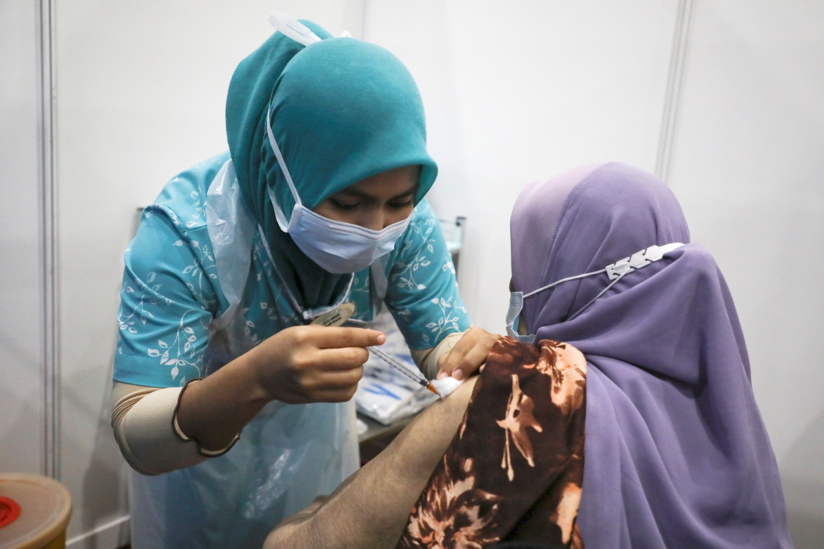 Pusat vaksin mega di Seri Kembangan mula operasi Isnin ini