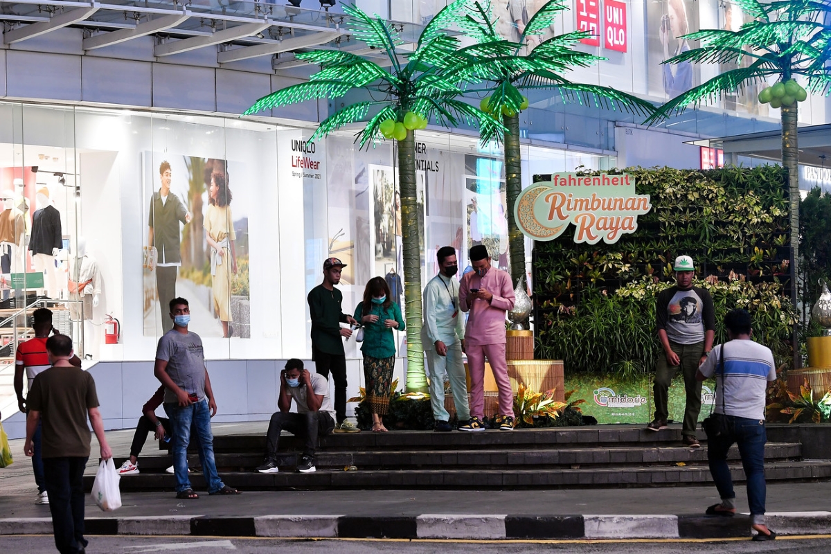 Raya gatherings at shopping malls very risky, says Health Minister