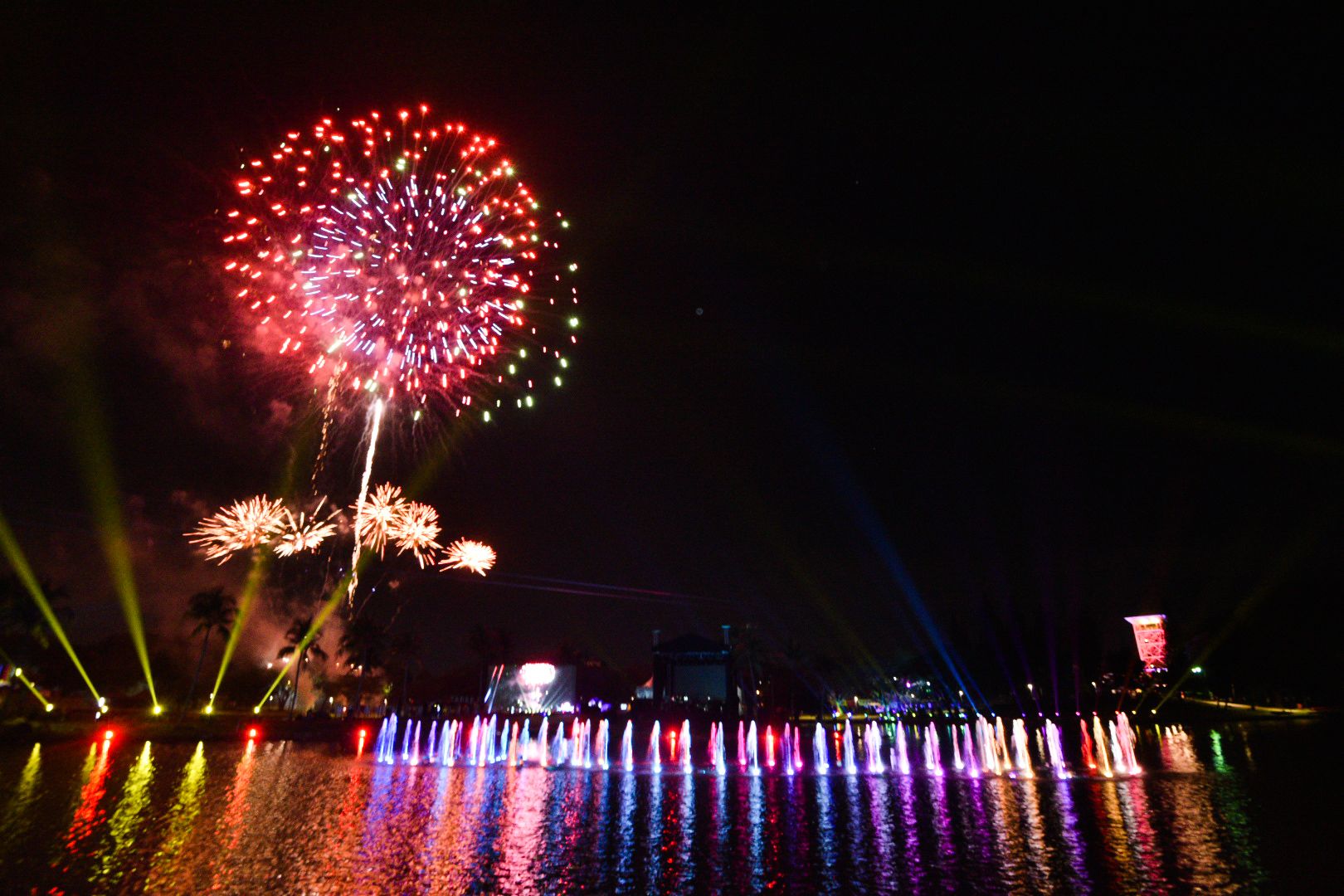 莎阿南音乐喷泉上周重新开放 吸引人潮到来打卡