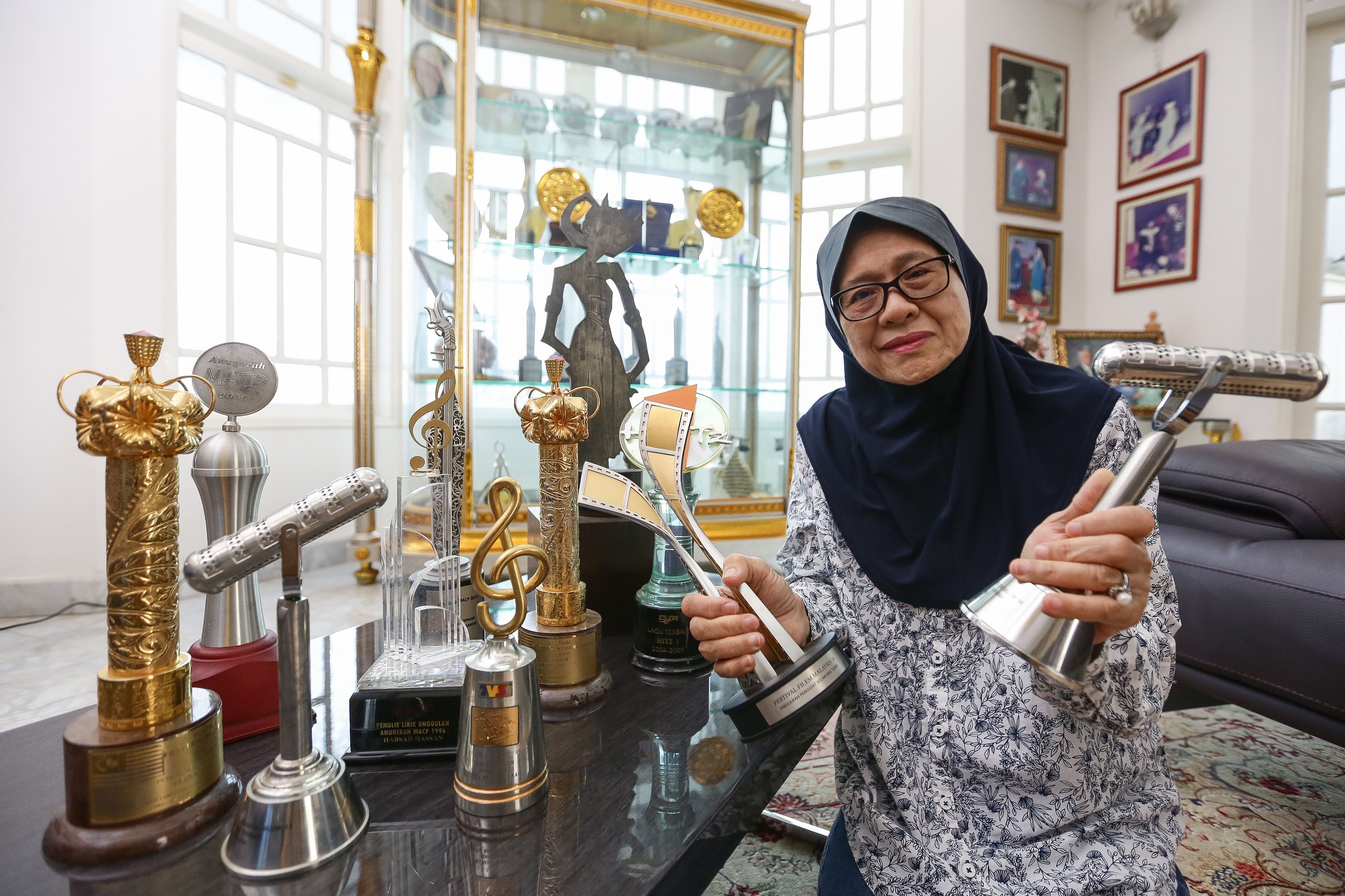 Habsah Hassan sedih lirik lagu raya moden hilang syahdu