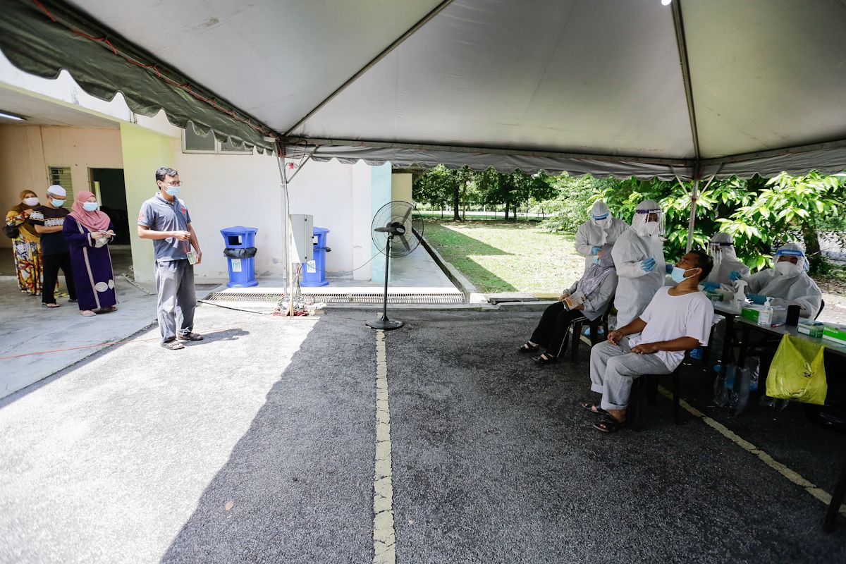 Pereka fesyen terkenal sertai saringan percuma Covid-19