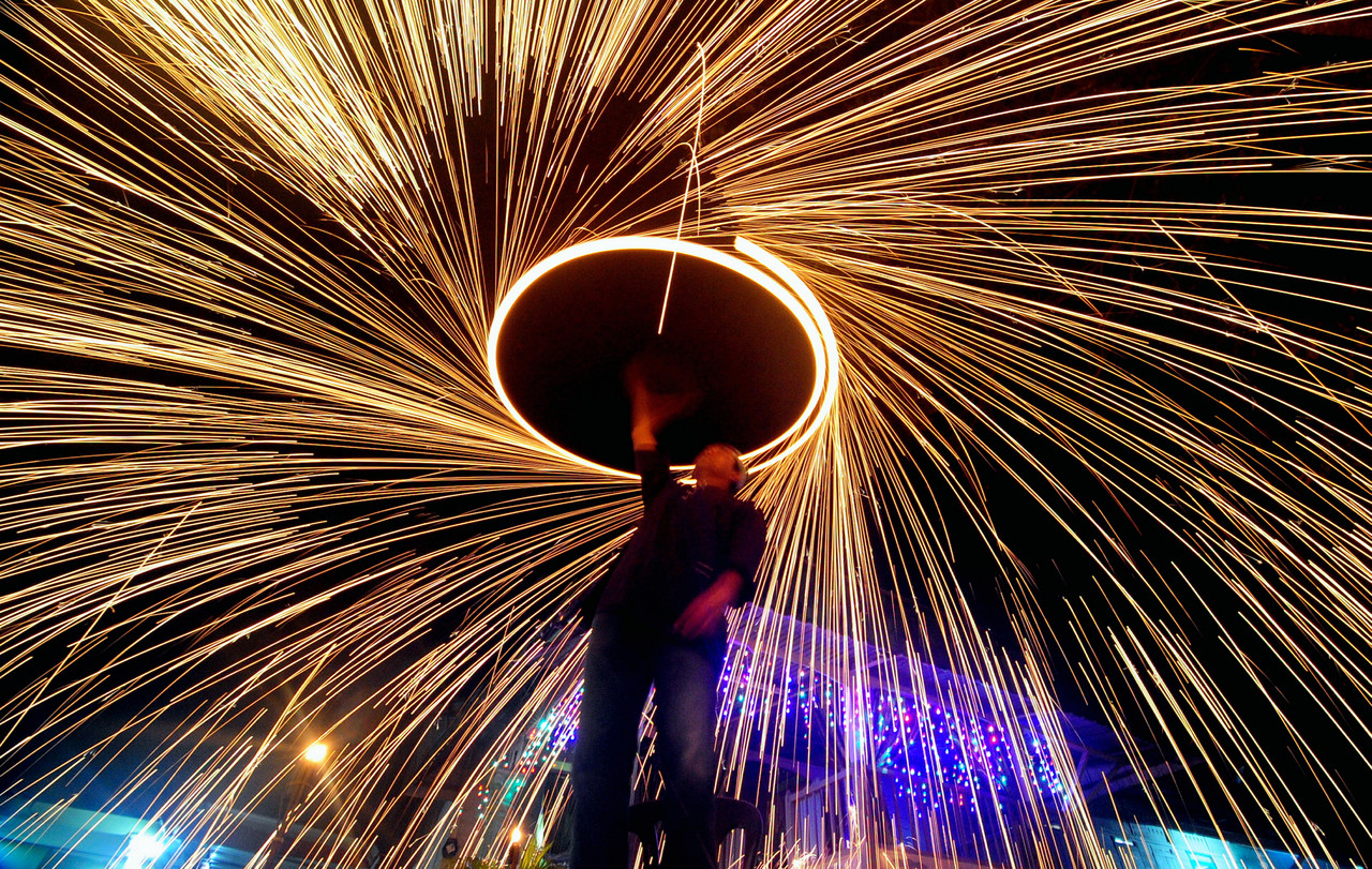 Boleh sambut Aidilfitri, gelombang Omicron dijangka turun sebulan lagi