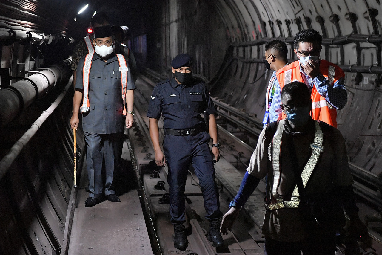 Kecuaian pemandu punca insiden LRT bertembung - menteri
