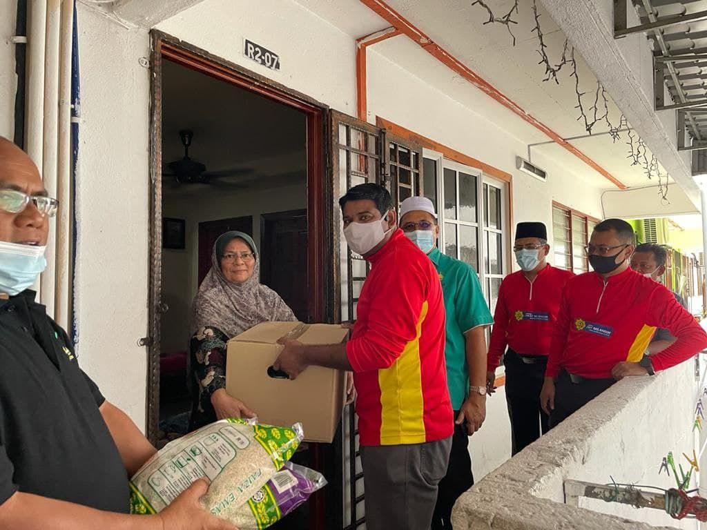Ratusan asnaf di Gombak, Kuala Selangor dapat bantuan makanan