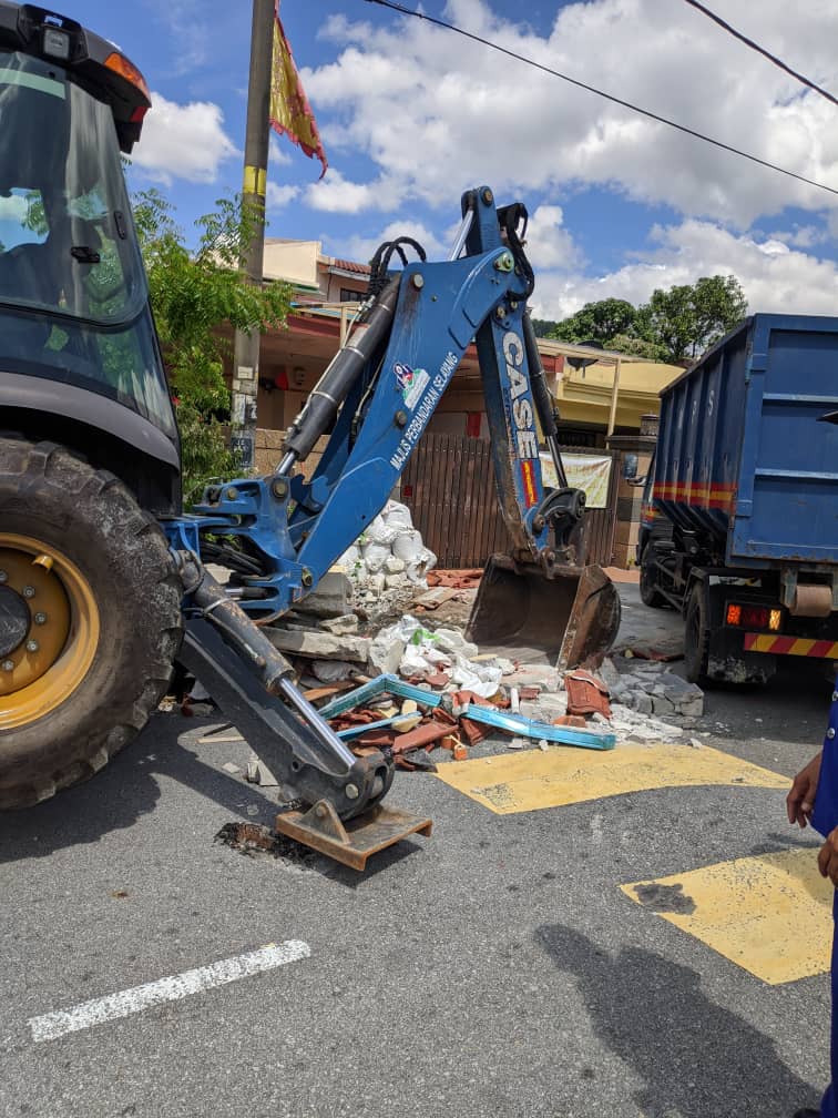 MPS roboh pondok sembah, kedai cuci kereta haram