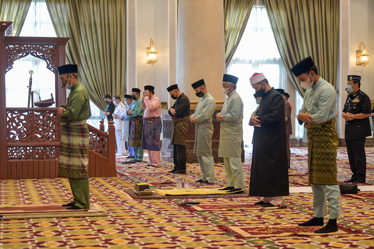 King, Queen perform Aidilfitri prayers with Istana Negara staff
