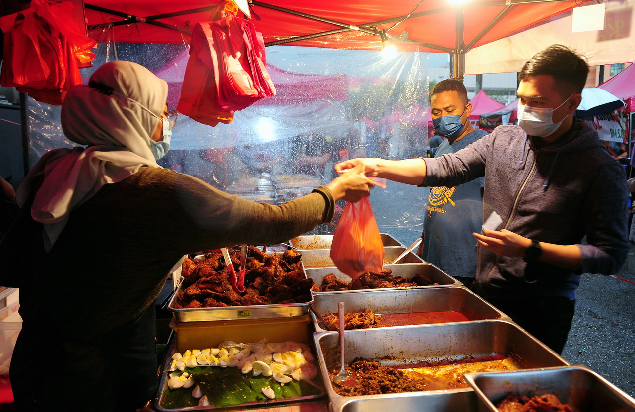 Pengguna ada kuasa tolak peniaga bazar jual makanan mahal