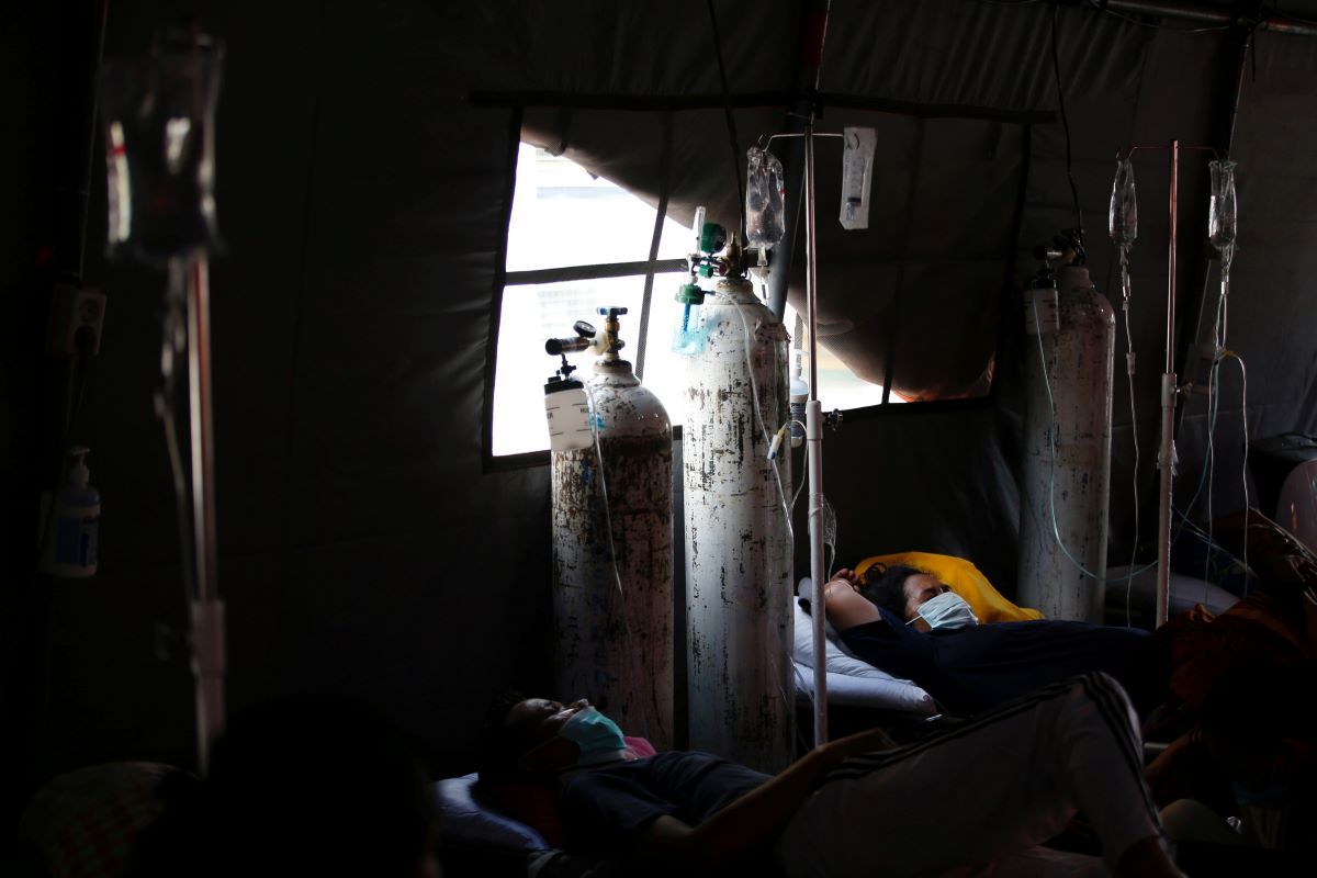 Emergency tents erected outside Jakarta hospitals as virus cases surge
