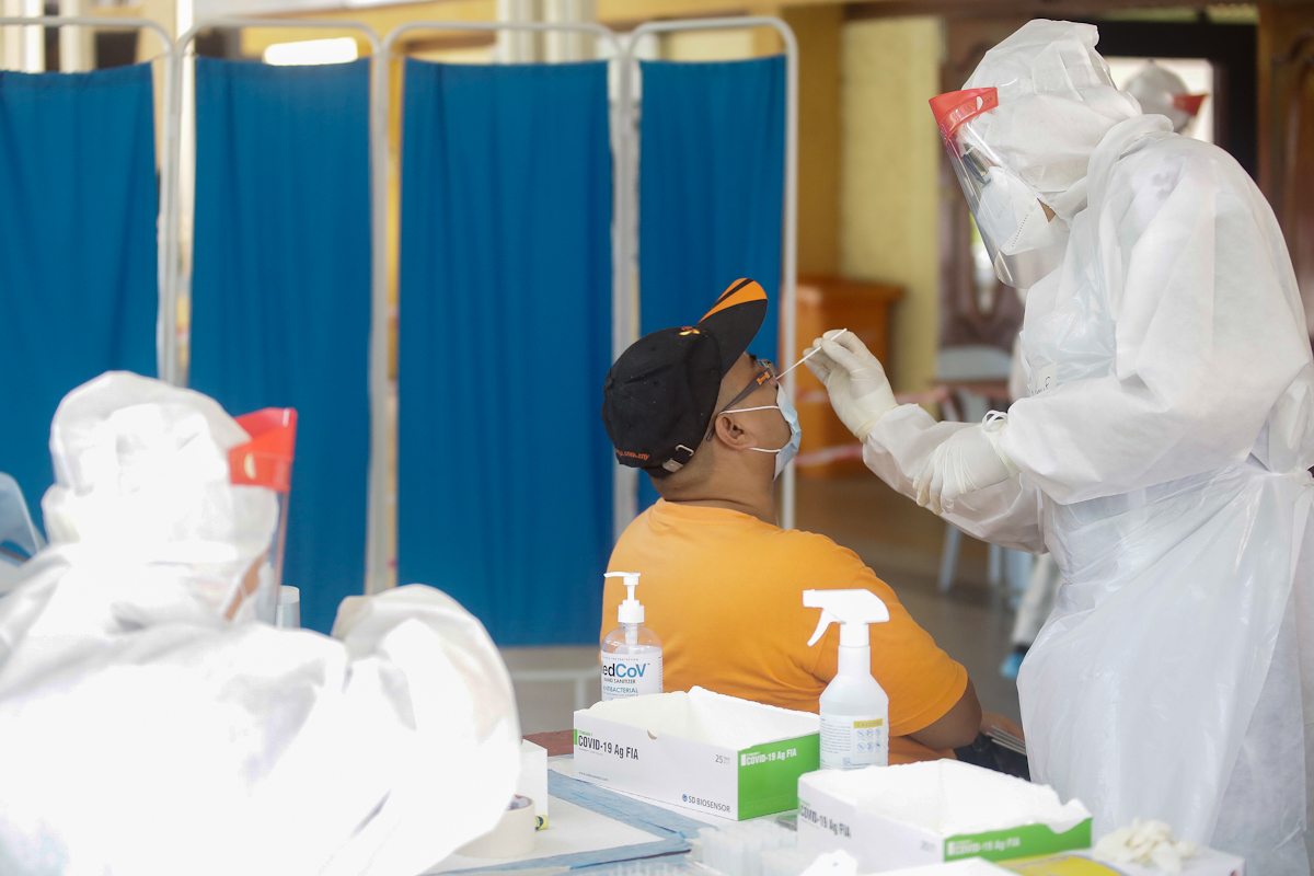 Warga emas manfaat saringan percuma, daftar sekali vaksin