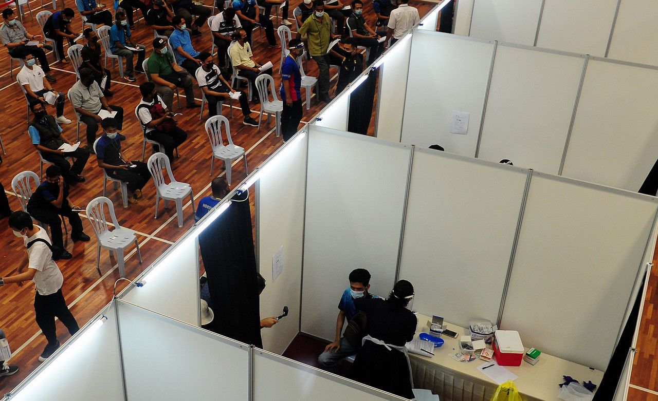 彻查隆市“插队”打疫苗事件 警方矢对付违例者