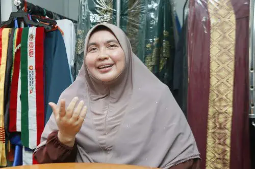 Pelanggan batal tempahan jubah konvokesyen, pendapatan tukang jahit terjejas