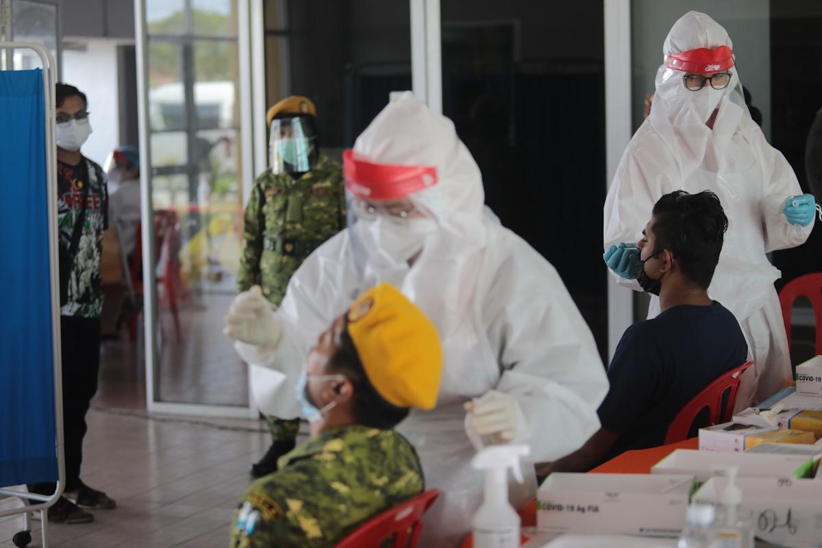 Hampir 100,000 individu sertai saringan percuma di 52 DUN