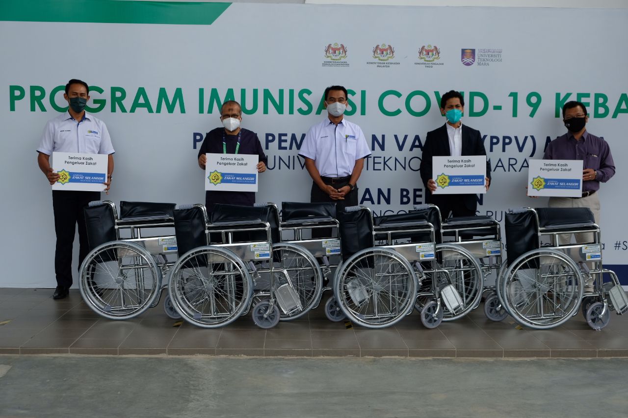 LZS sumbang 20 unit kerusi roda untuk kegunaan Hospital UiTM