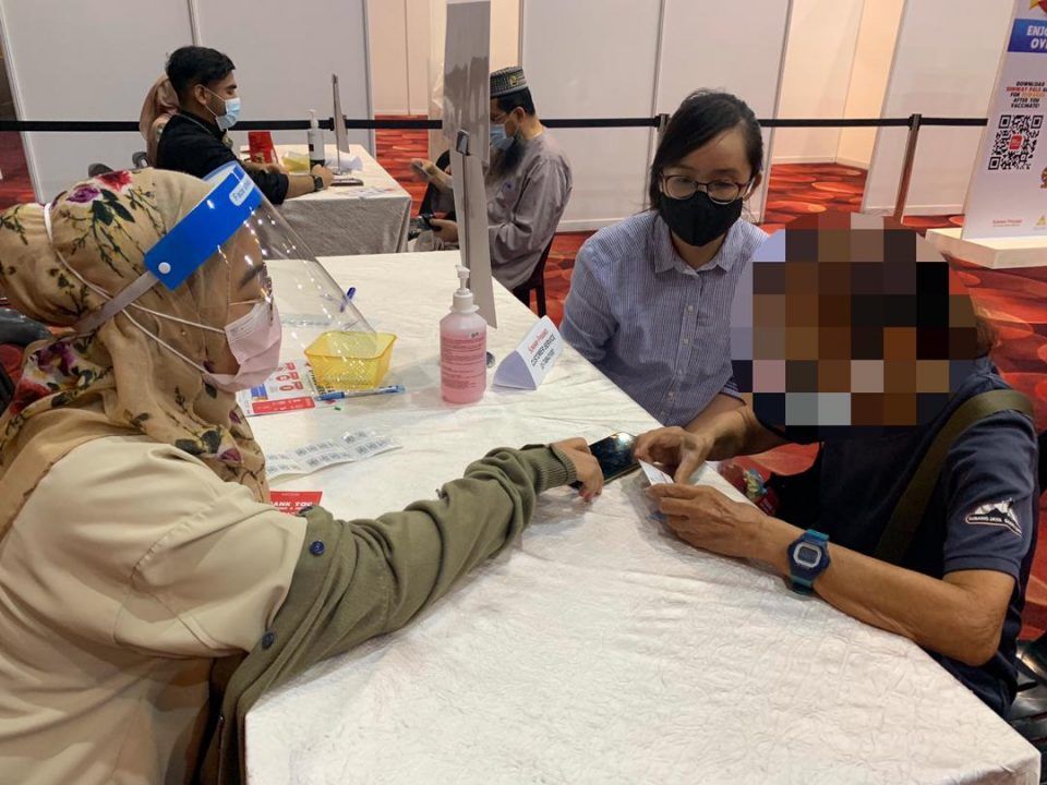 梳邦再也州选区免费载送长者残者 往返雪隆区接种中心