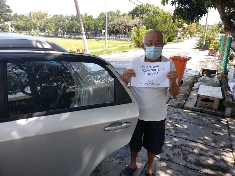 万津服务中心免费载送交通不便者 到瓜冷体育馆接种