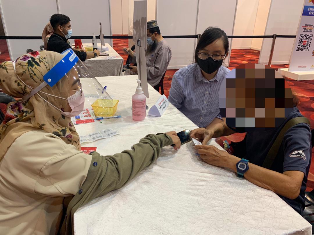 Subang Jaya rep provides drivers to bring elderly, OKUs to vaccination centre