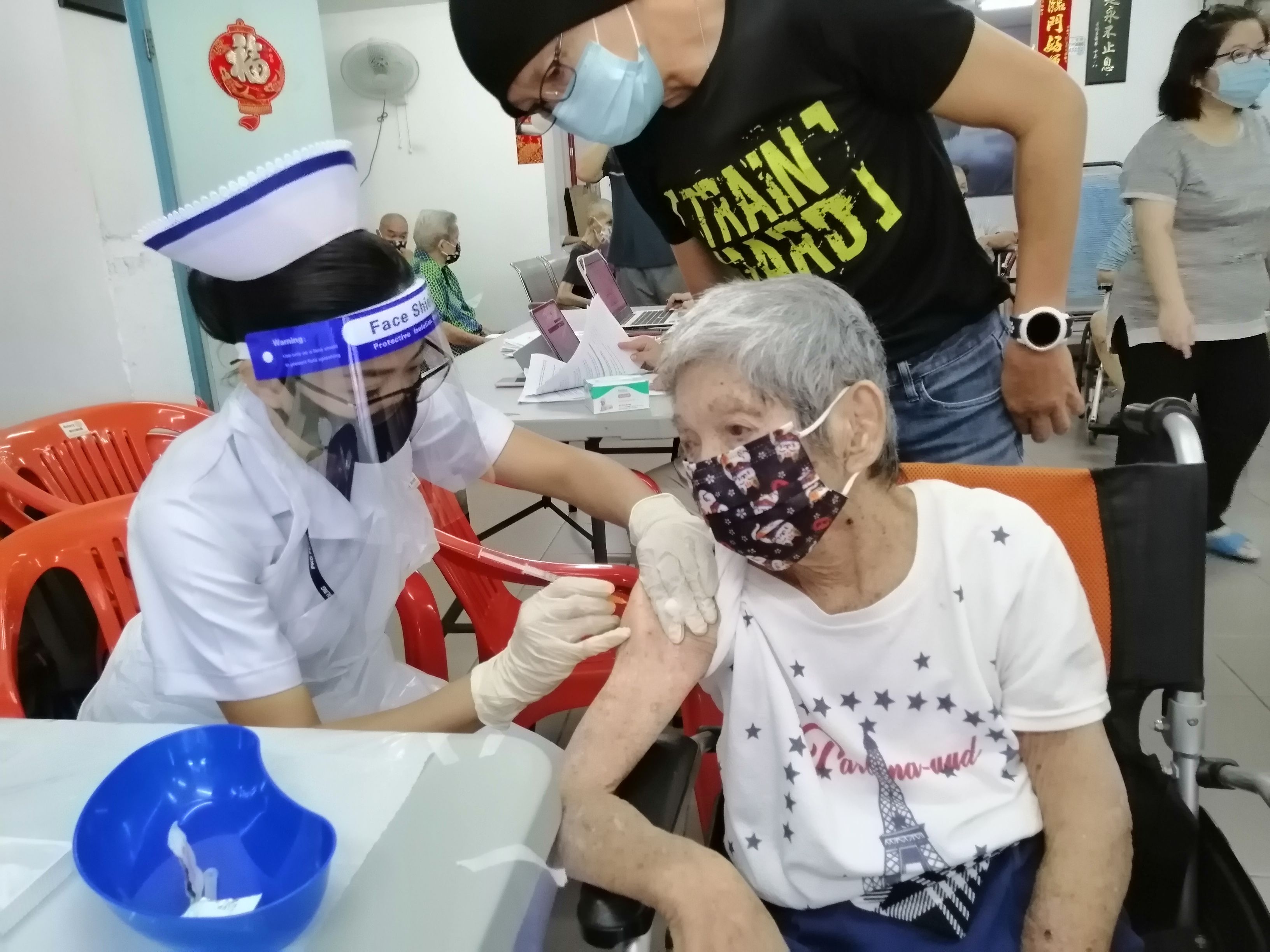 新一波疫情料两、三个月杀到  凯里促长者高危群速打第2加强剂