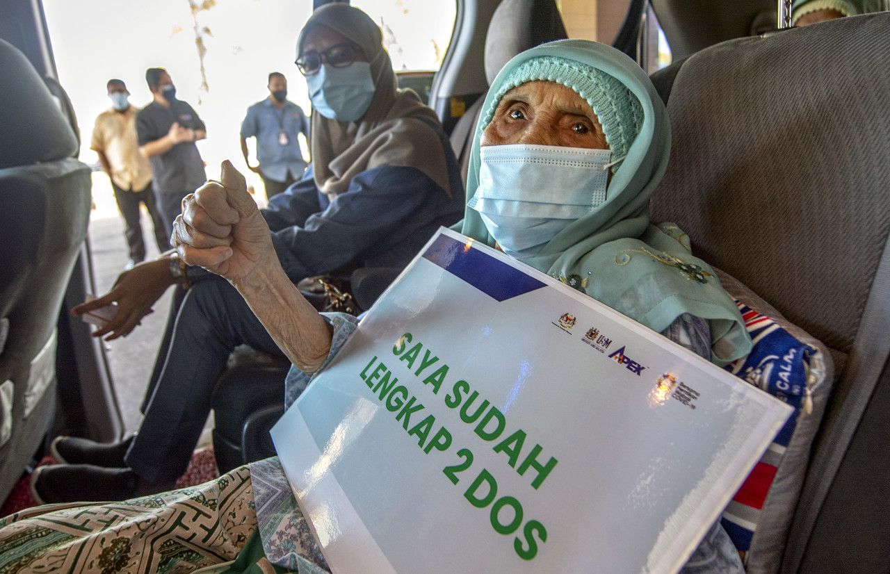 Jangan takut ambil vaksin, pesan warga emas 120 tahun