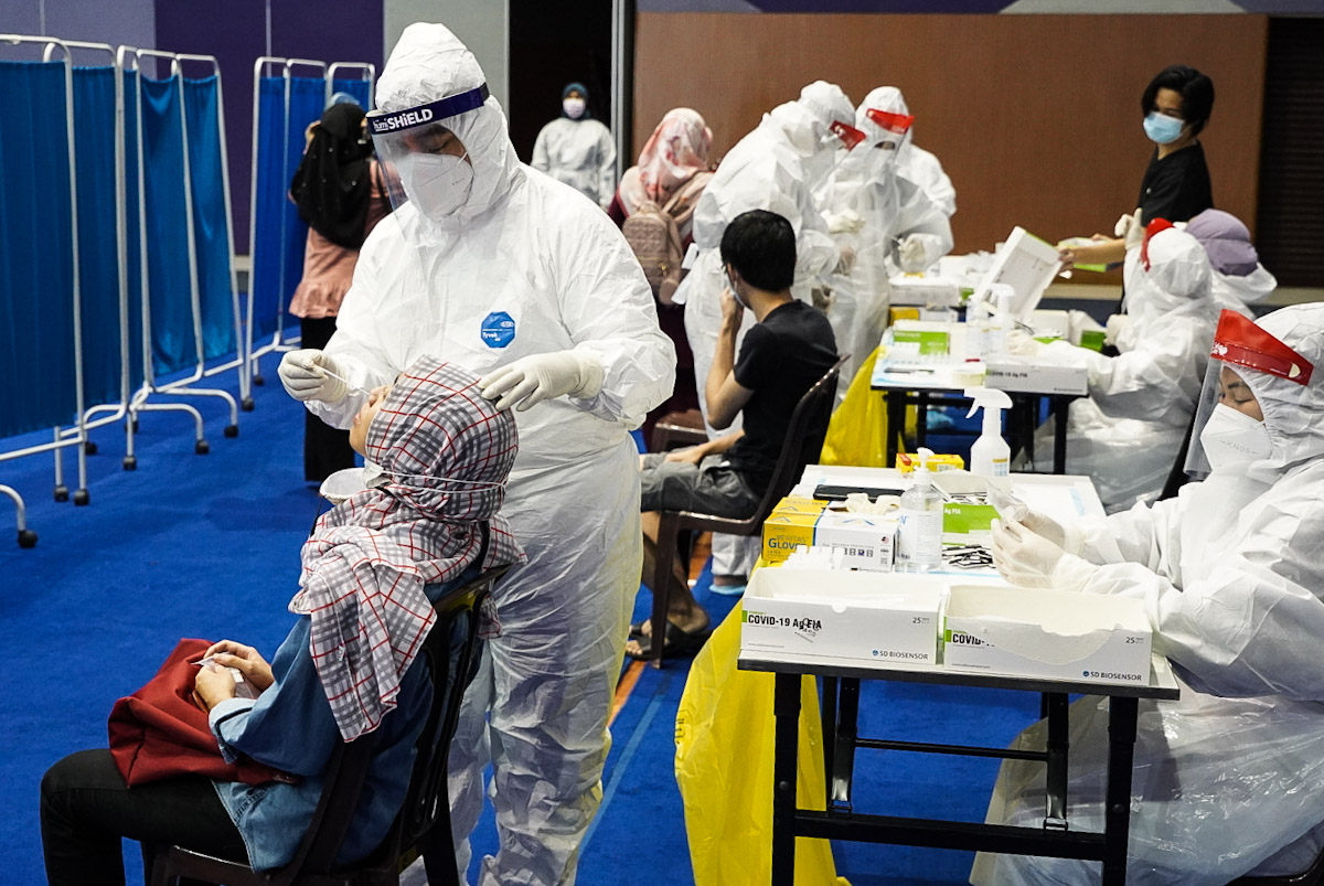 Health Ministry steps up preparedness following China's Covid-19 surge — Health D-G