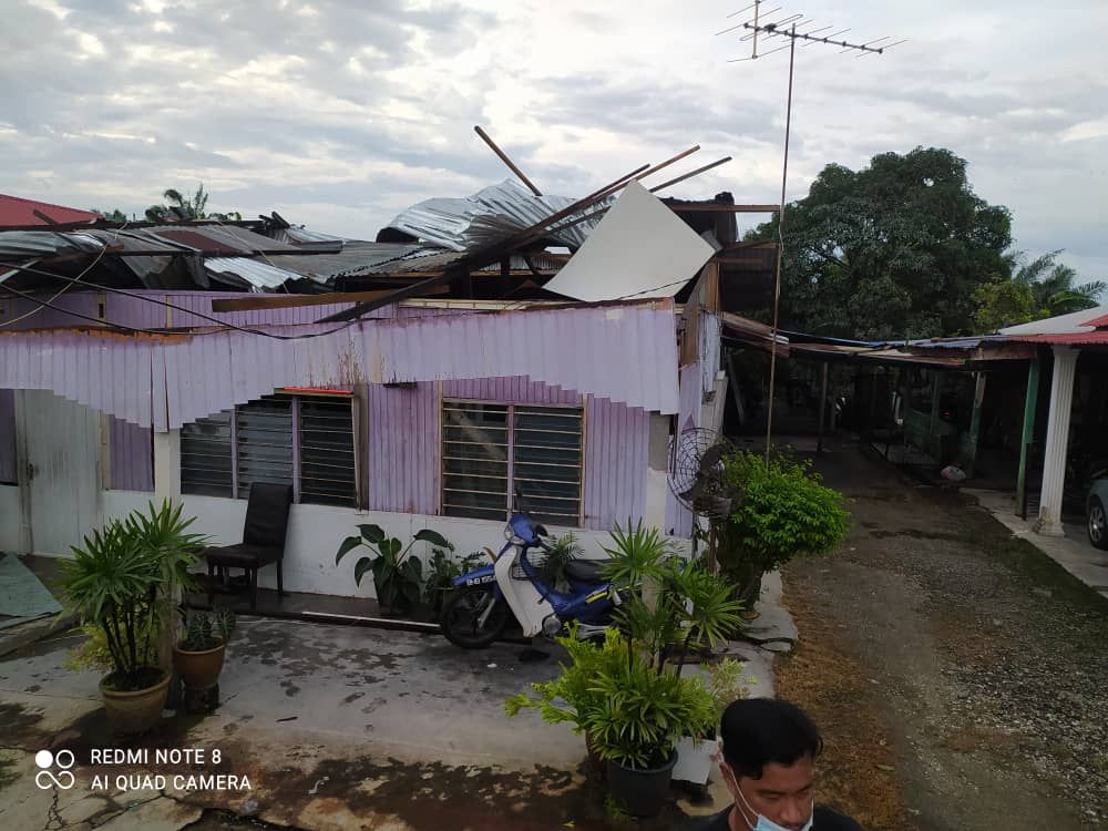 மேருவில் புயலால் பாதிக்கப்பட்ட வீடுகளை சீரமைக்கும் பணி நாளை முற்றுப் பெறும்