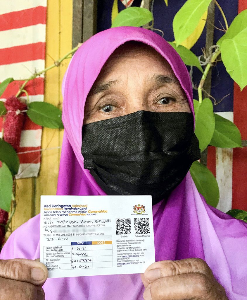 Motor rosak, warga emas jalan kaki tiga jam untuk suntikan vaksin