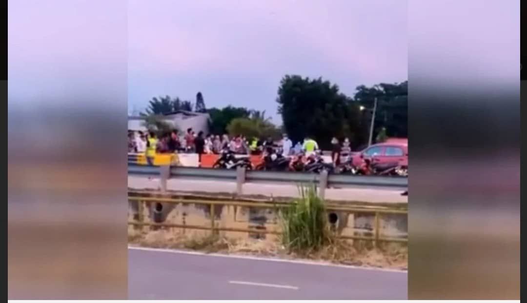 கிள்ளான் ஆற்றுப்பாலத்தில் திரண்ட கூட்டம்-  54 பேருக்கு அபராதம்