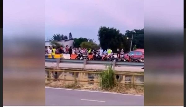 கிள்ளான் ஆற்றுப்பாலத்தில் திரண்ட கூட்டம்- 54 பேருக்கு அபராதம்