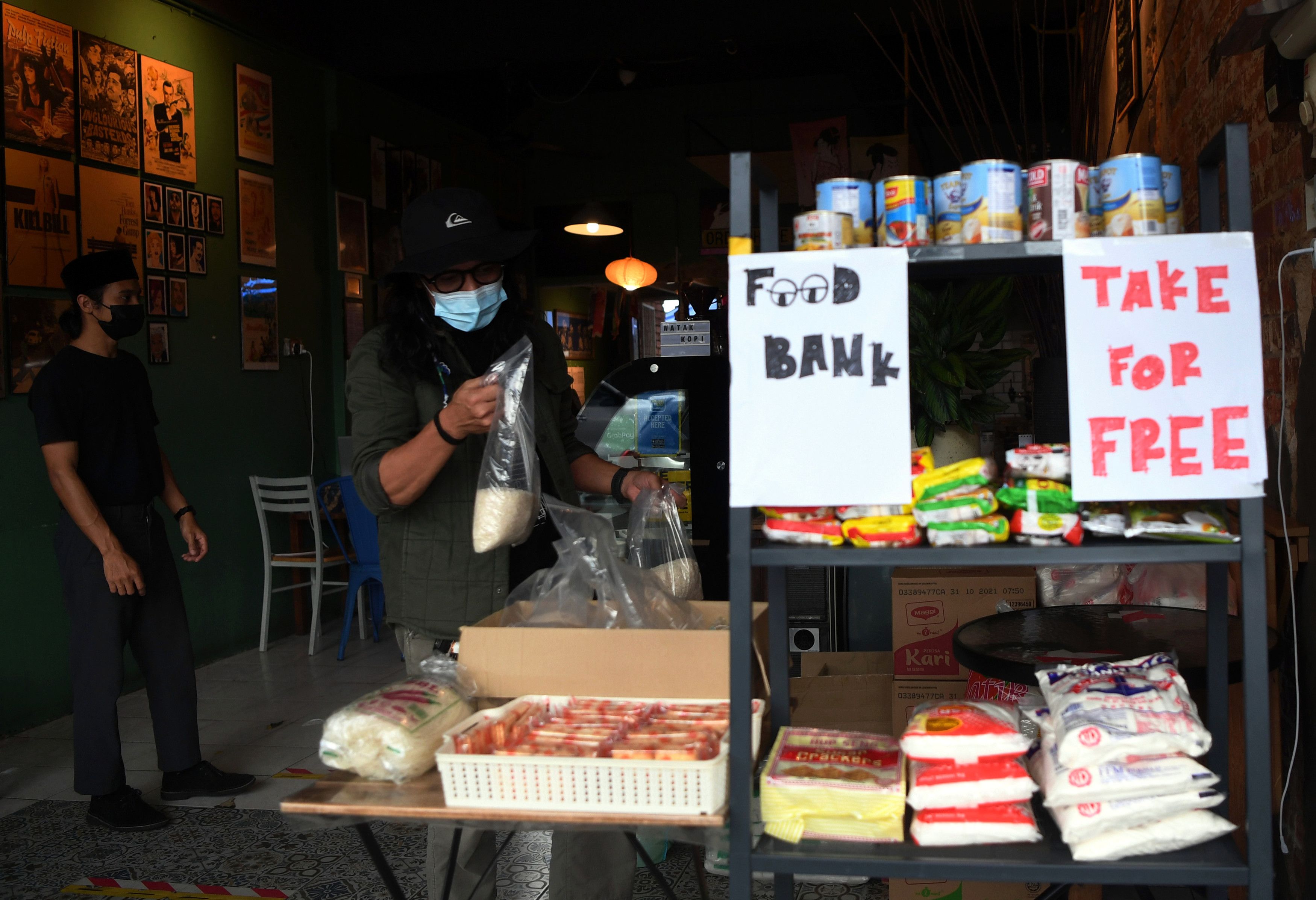 食物银行仅缓兵之计  扶贫及就业方长久之计