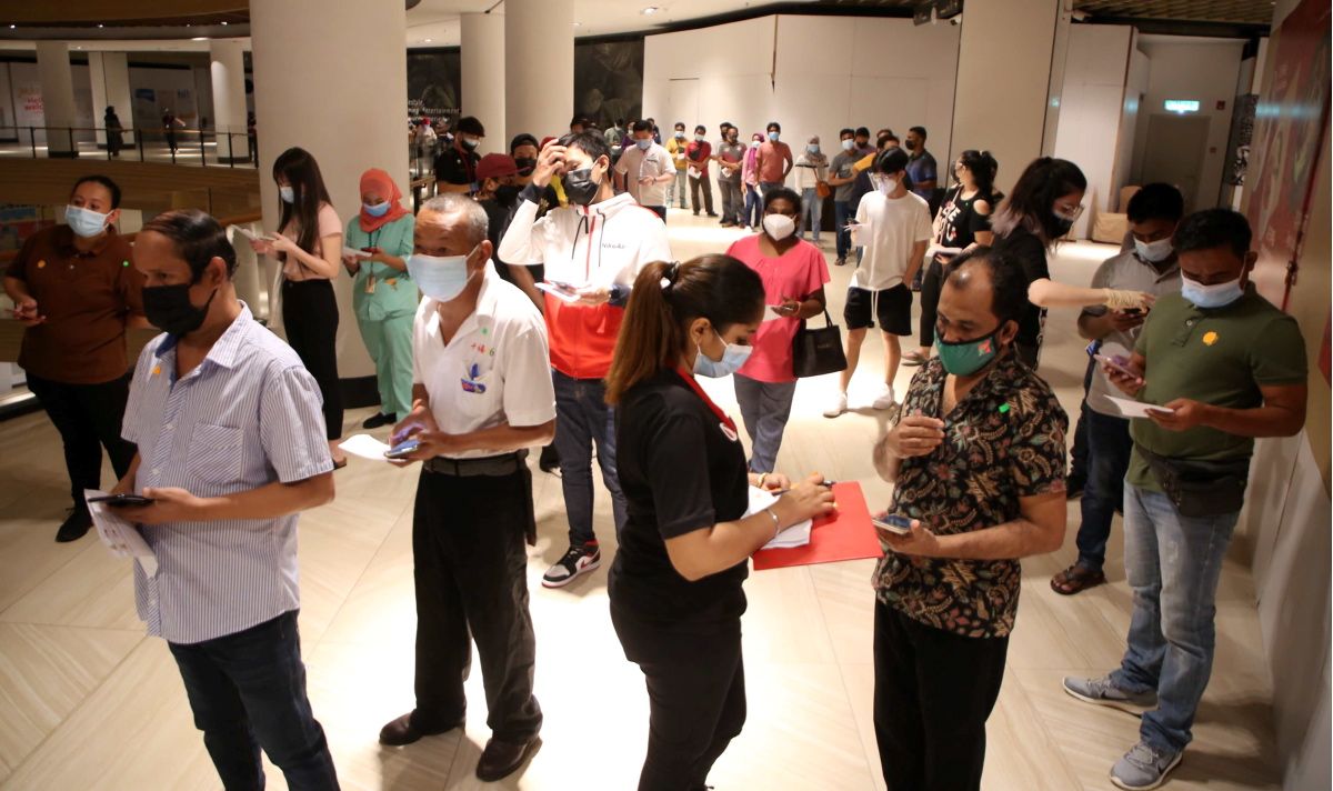 Suami isteri tempuh perjalanan 300 km untuk terima vaksin Selangor