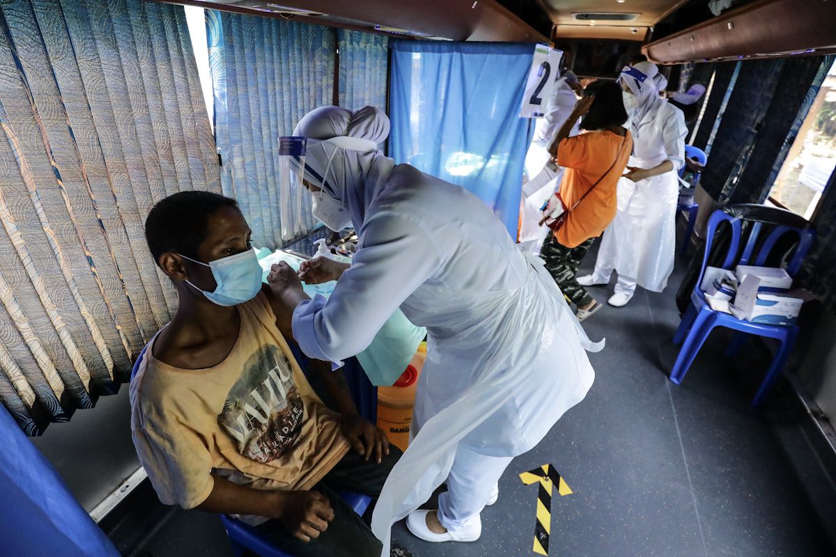 சிலாங்கூரில் சுமார் 10 லட்சம் பேர் தடுப்பூசியை 2 டோஸ் தடுப்பூசியைப் பெற்றனர்