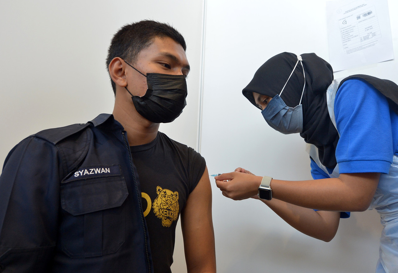 Polis bertugas di PRN Melaka, Sarawak keutamaan diberi dos penggalak