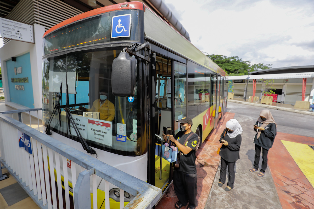 Bas percuma berjasa bawa mangsa bah, pesakit Covid-19 ke pusat kuarantin