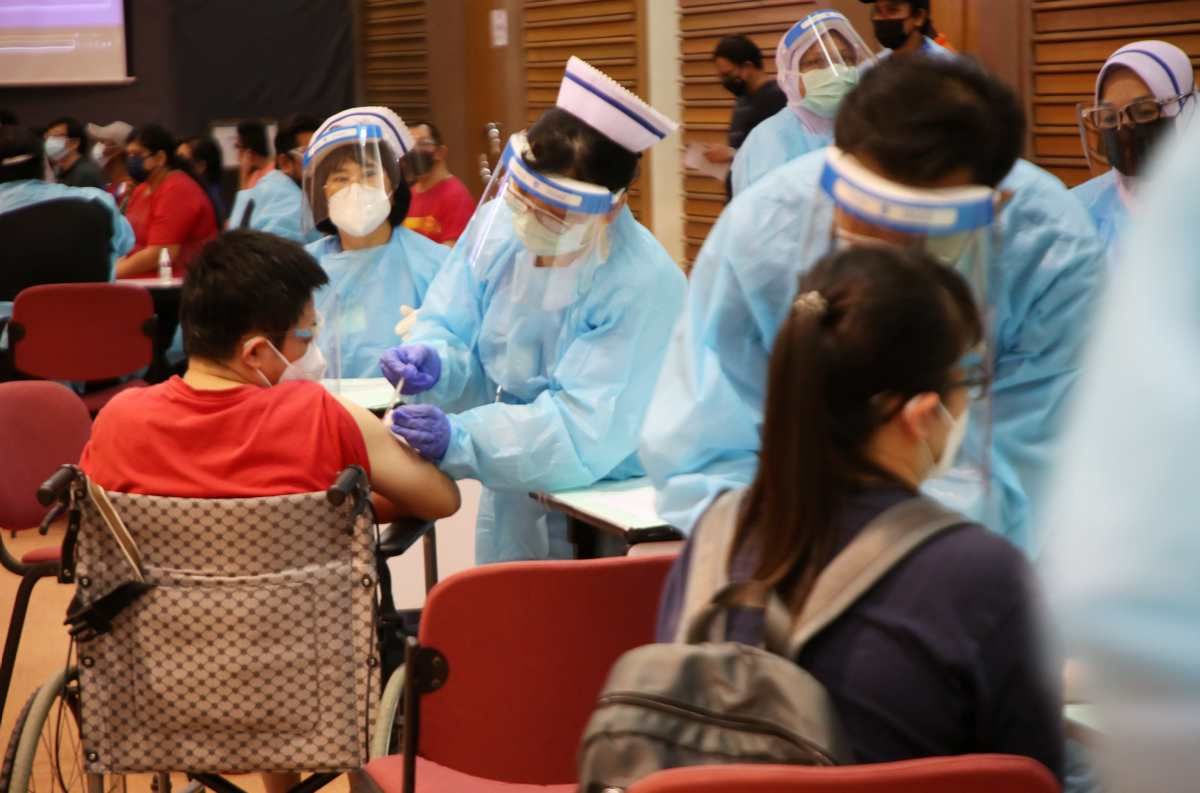 施打新冠疫苗突破7000万剂  68%成人已接种加强针