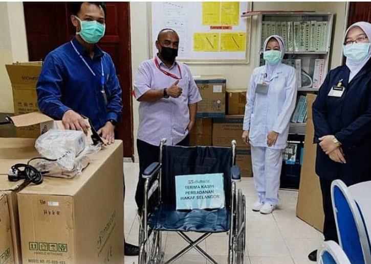 Wakaf Selangor sumbang alat perubatan kepada empat hospital