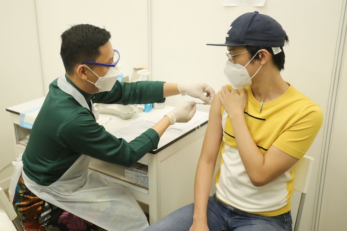 全国79%总人口完成2剂接种 近66%成人施打了加强剂