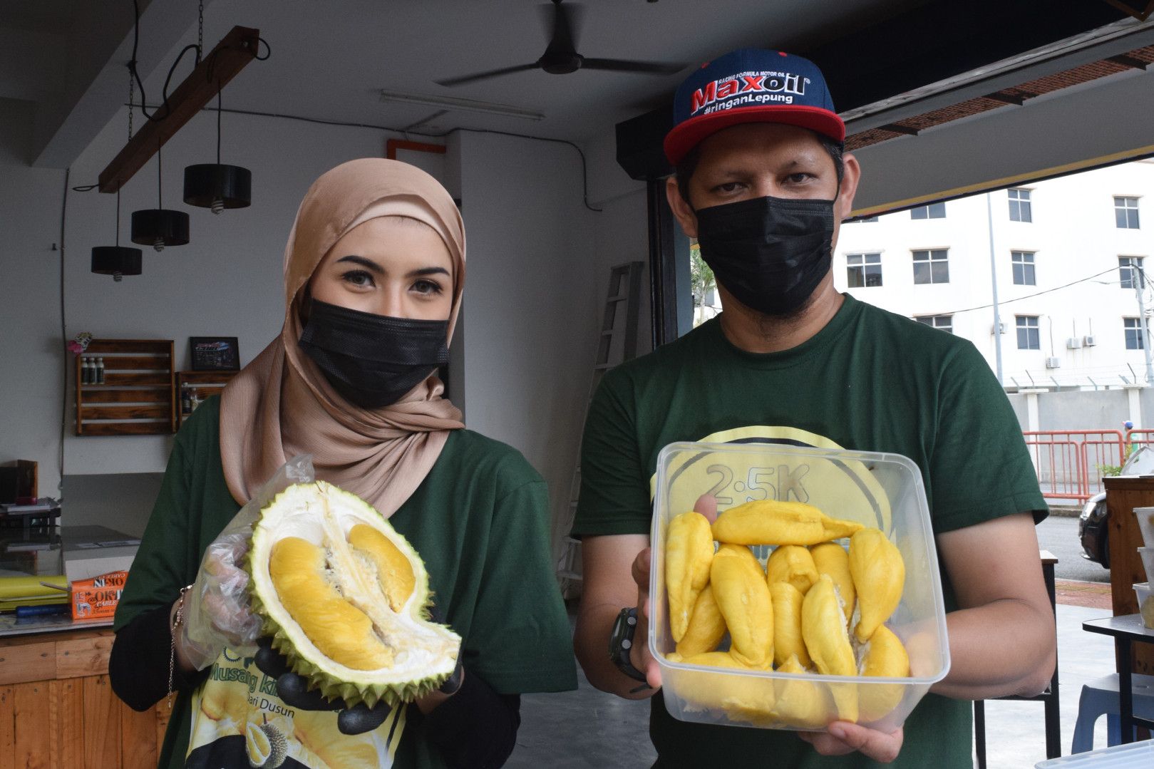 Jual durian dalam talian, raih hingga RM15,000 sehari