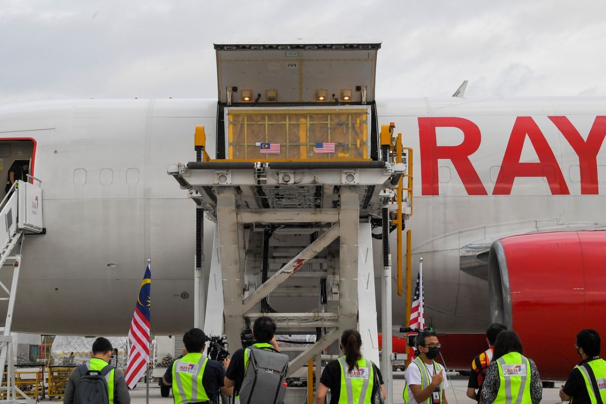 Malaysia receives one million doses Pfizer vaccine from US