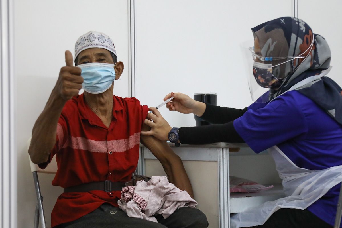 ஆறு நாட்கள் தொடர்ச்சியாக 5 லட்சத்திற்கும் மேற்பட்டோருக்கு தடுப்பூசி