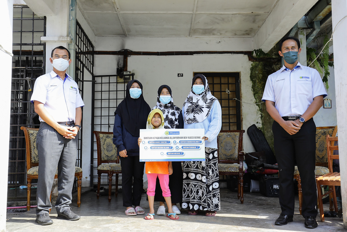 Ibu bapa korban Covid-19, pelajar wanita berazam pelihara tujuh adik