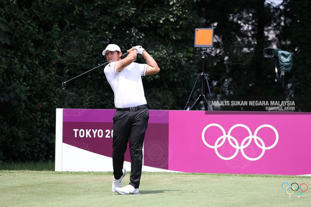 Golfer Gavin in bottom three despite better display