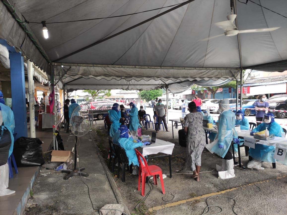 武吉丁宜（1）组屋加强管制  214染疫.1116人接种疫苗