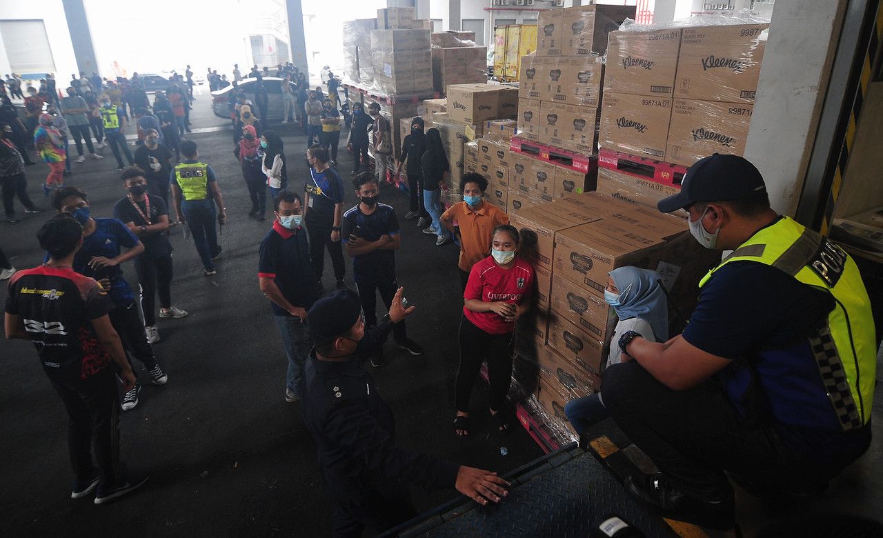 எஸ்.ஒ.பி. விதிகளை மீறிய 213 தொழிற்சாலைகள், வணிக மையங்களுக்கு அபராதம்