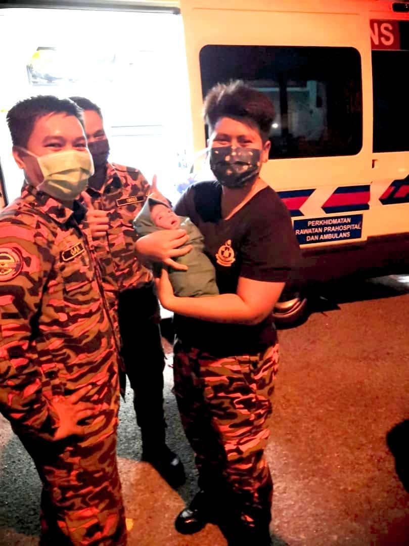 Kali pertama jadi bidan, anggota bomba syukur bayi selamat